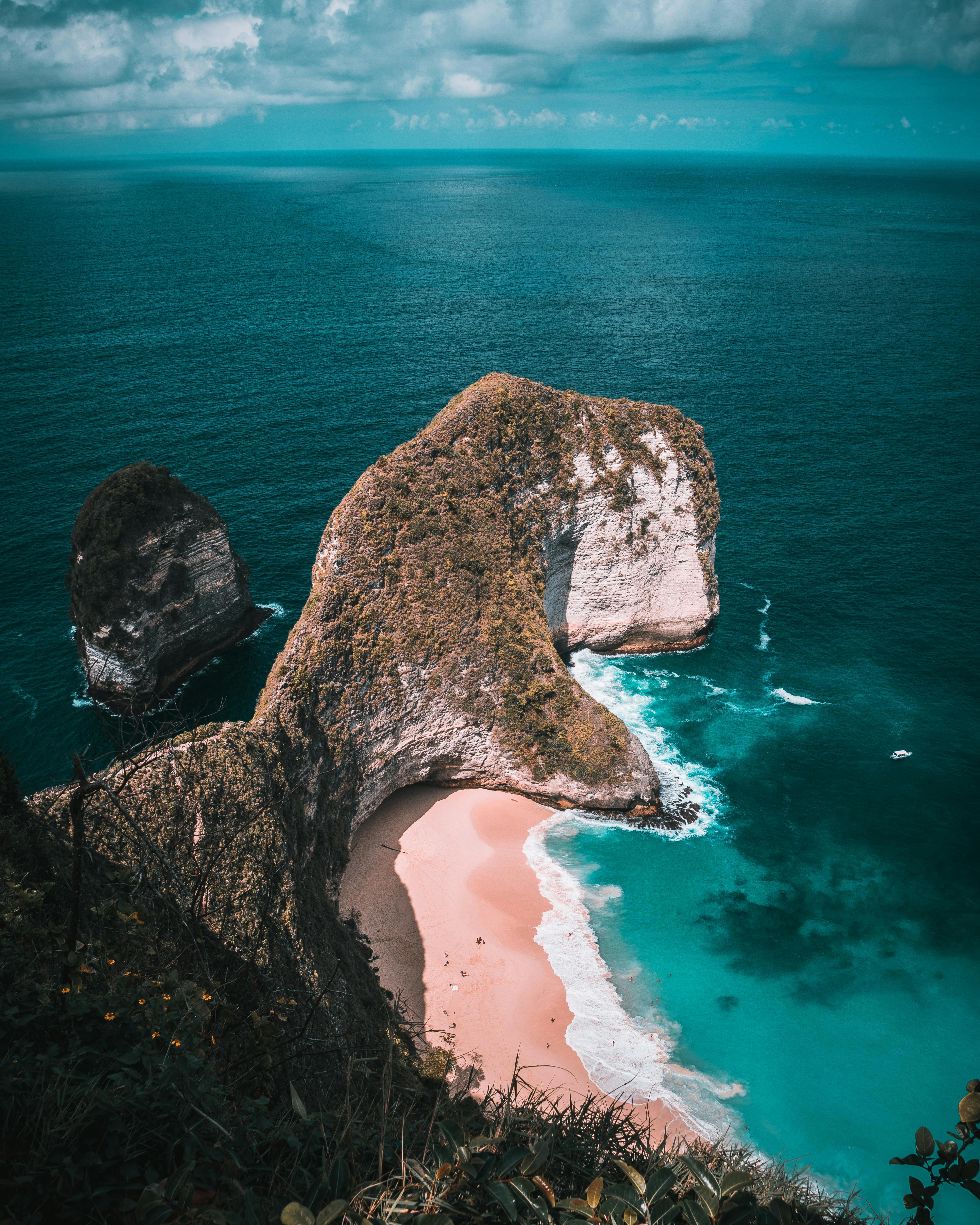 Kelingking Beach Coastal View — Backgrounds