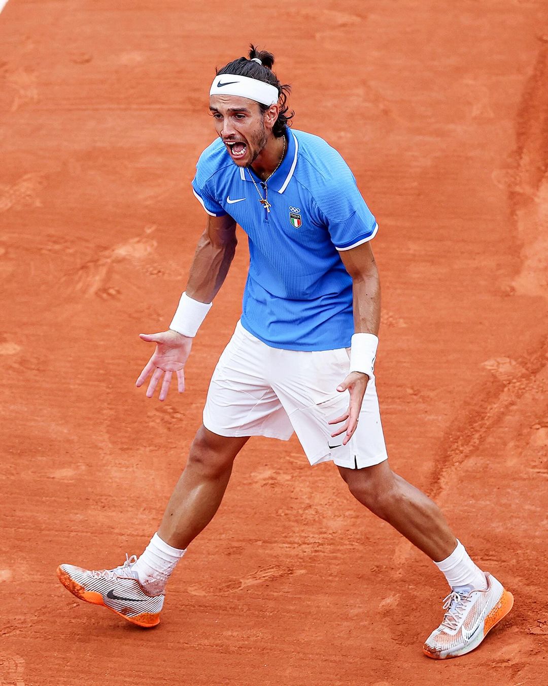 Tennis Player Celebrating on Clay Court — Images