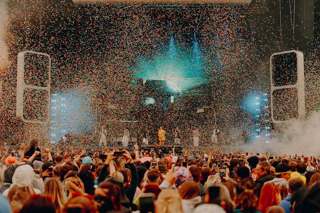 Live Concert Confetti Celebration