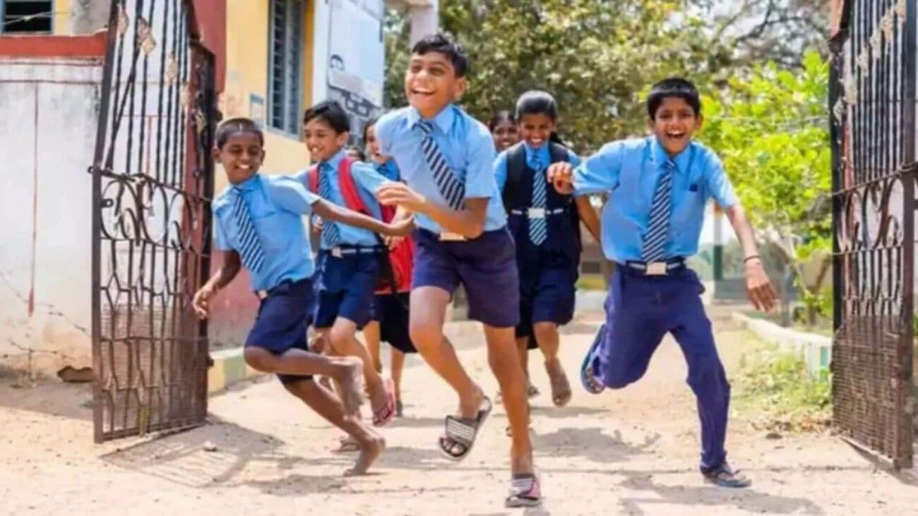Bell Rings For Healthy Eating: Karnataka Bans Sale Of Junk Food Within 50 Metres Of Schools, Colleges