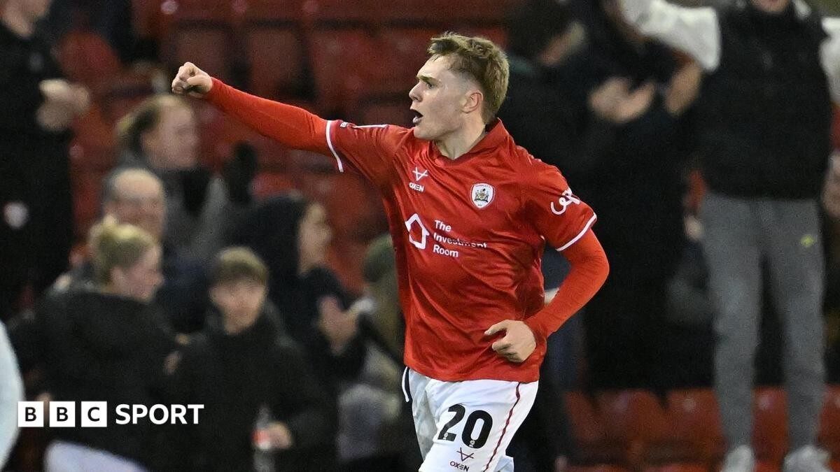 Charlie Lennon: Yeovil sign Barnsley winger on loan