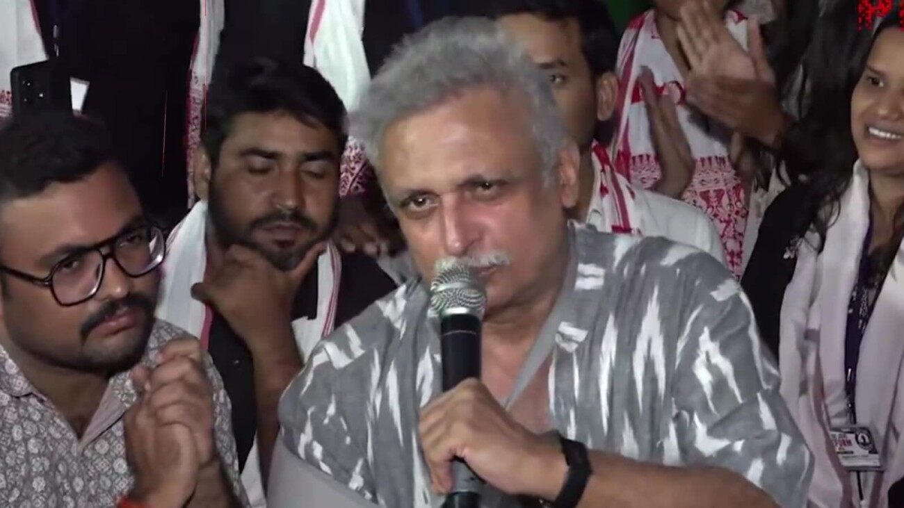 Piyush Mishra Sings Aarambh Hai Prachand At Jharkhand Students’ Protest, Extends Support