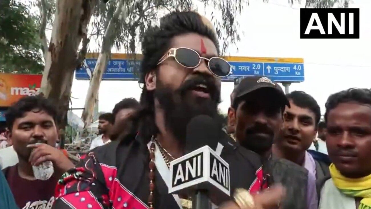 Jharkhand Students Face Water Cannons, Lathis — Then 'Pushpa' Walks In With 'Flower Nahi, Fire Hai' Vibe: 'Jhukega Nahi'