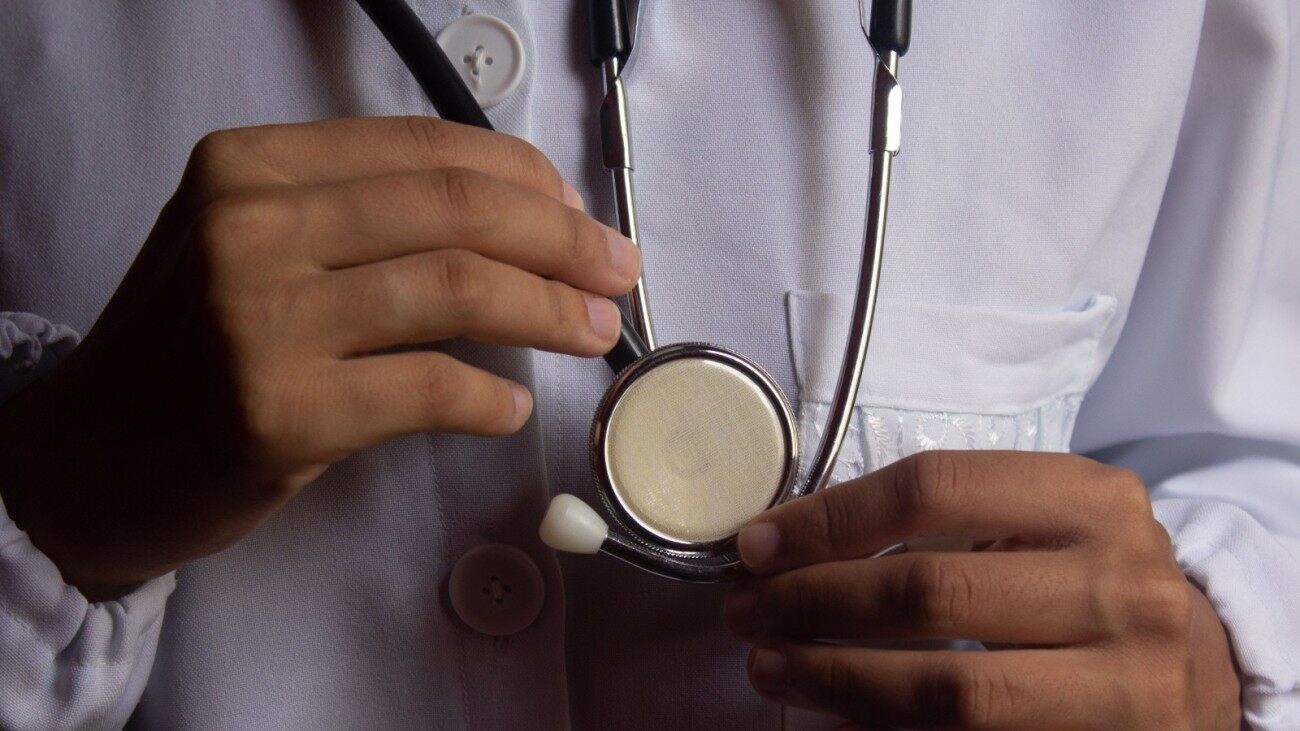 ‘My Home Isn’t A 24/7 Clinic’: Noida Doctor Urges Neighbours Not To Seek Emergency Care At Private Residence