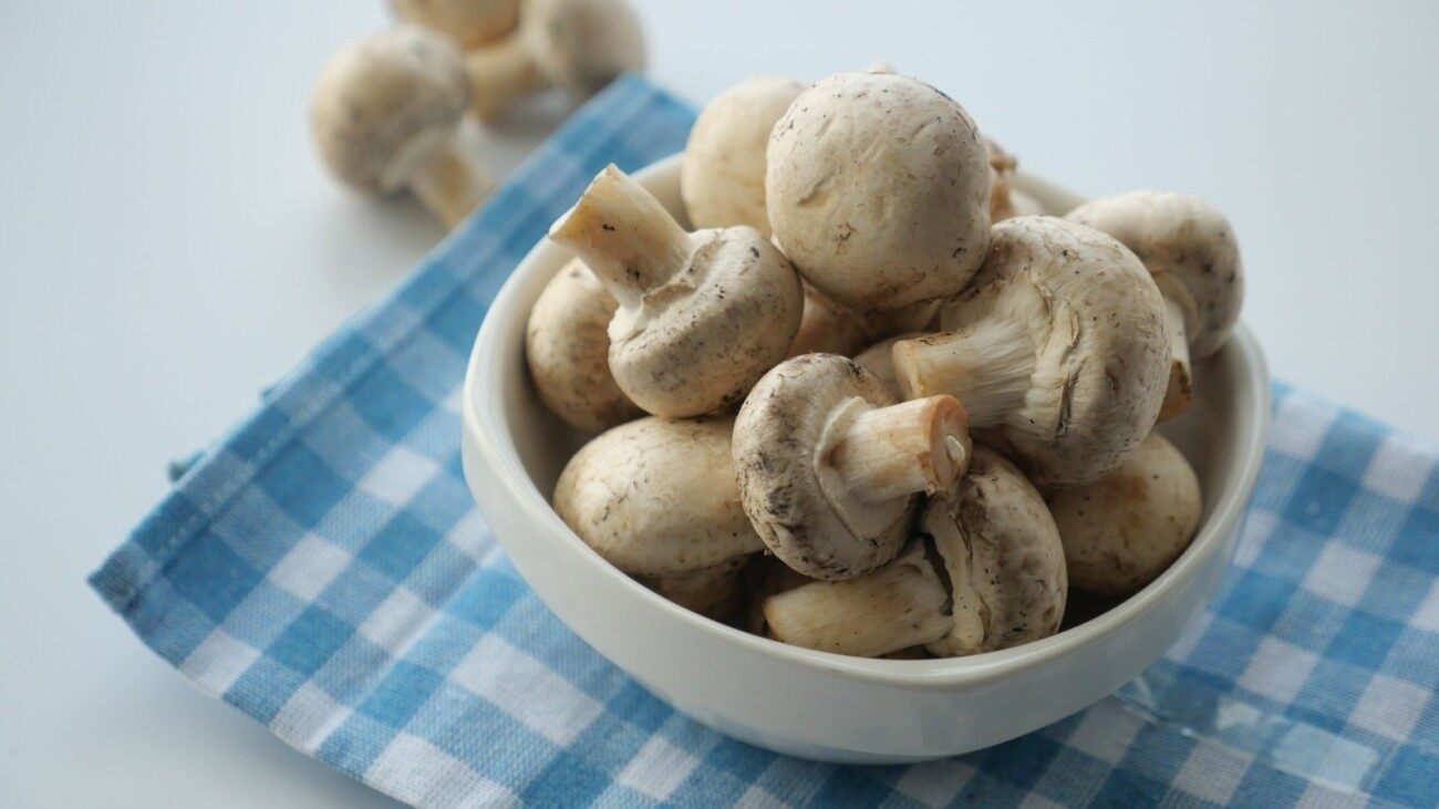 Dirty Mushrooms In The Monsoon? Chef Sanjeev Kapoor Shares A Easy Hack | Find Out