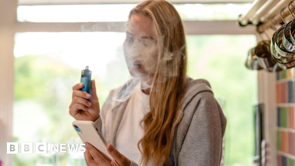 Vaping could lead to health harm in children and young people, doctors warn