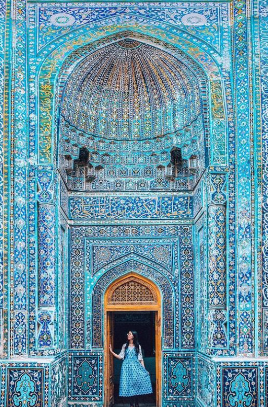 Ornate Blue Tiled Islamic Archway — Beauty
