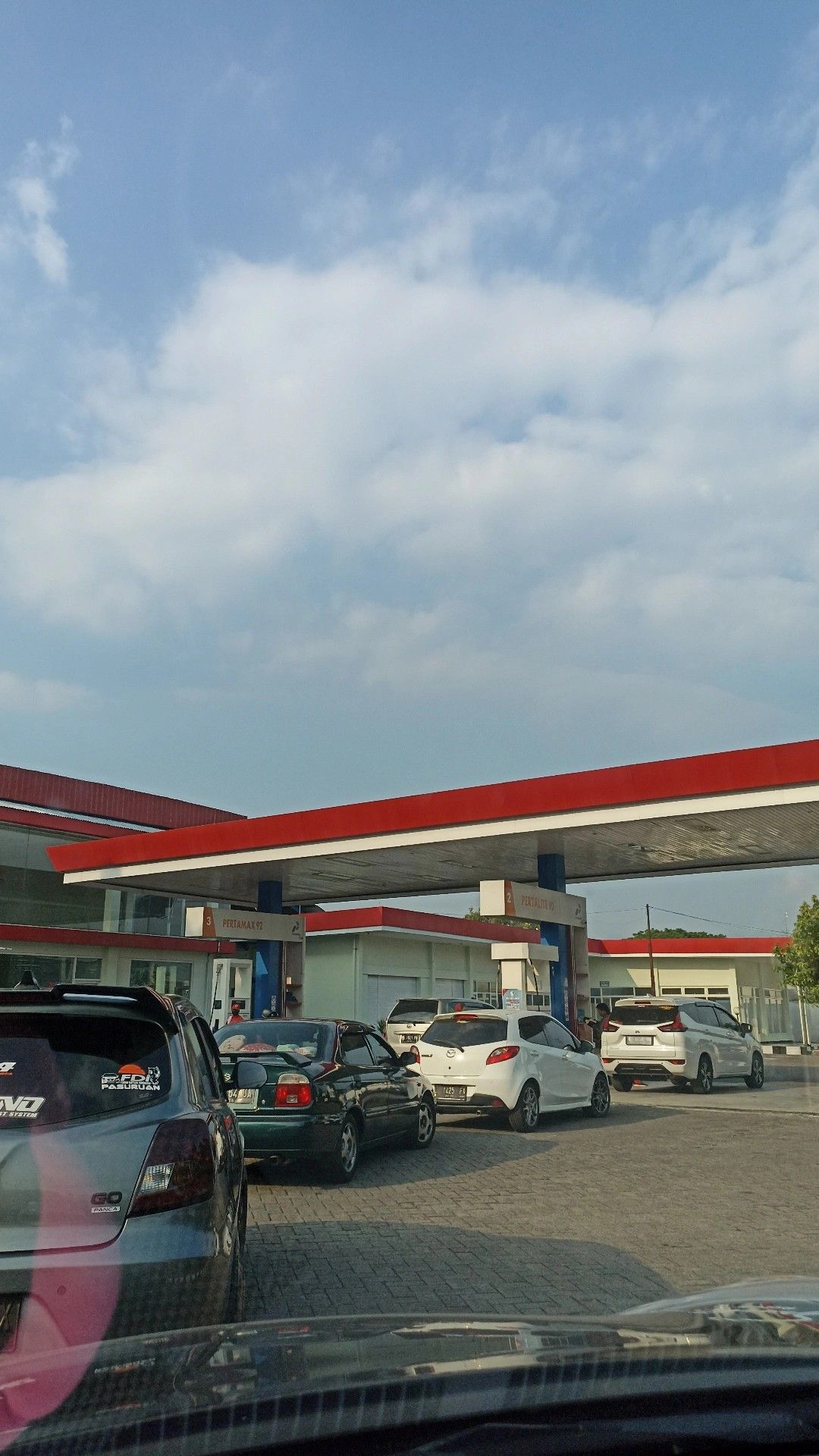 Cars Queuing at Gas Station