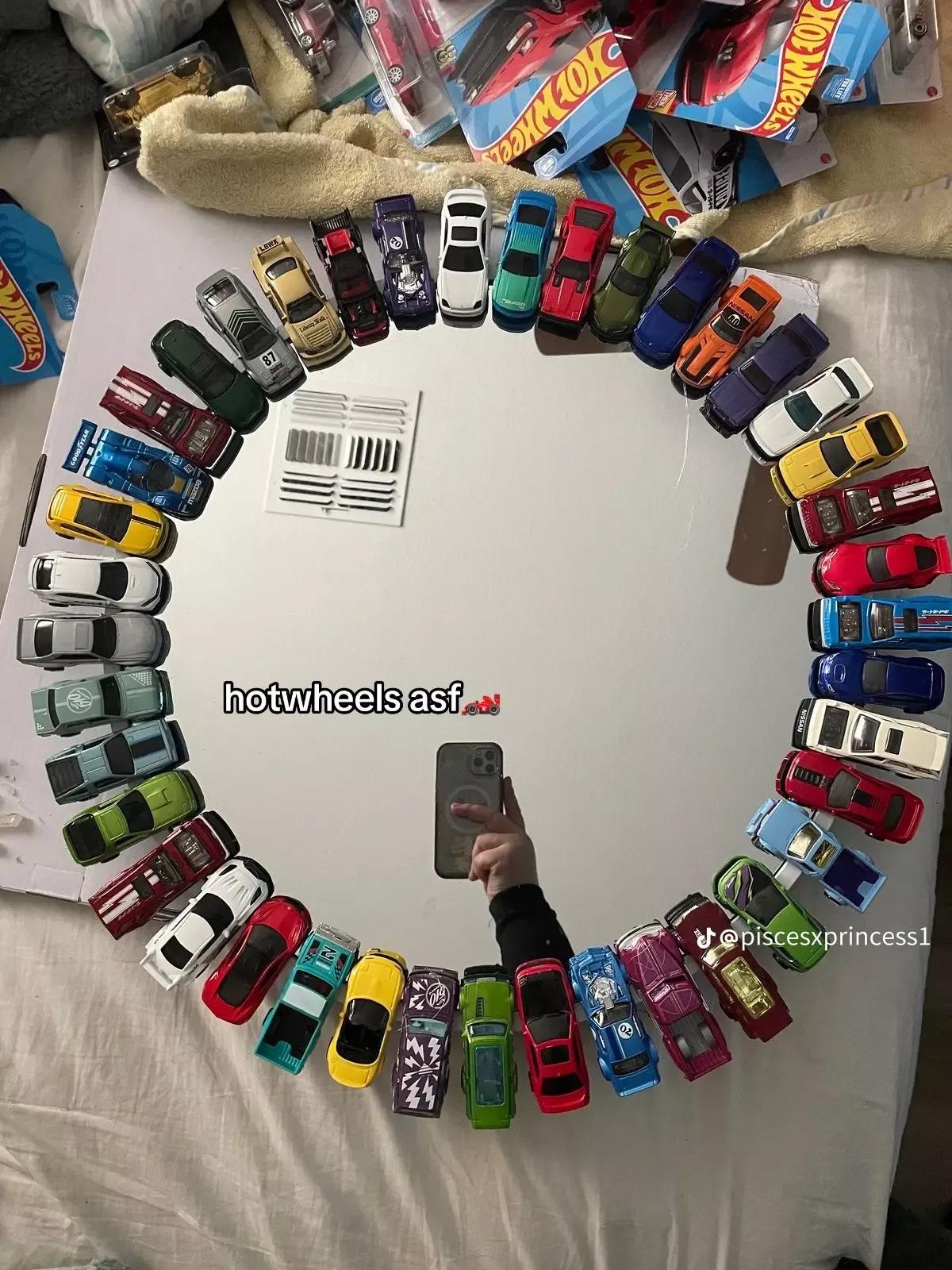 Hot Wheels Heart Mirror Selfie